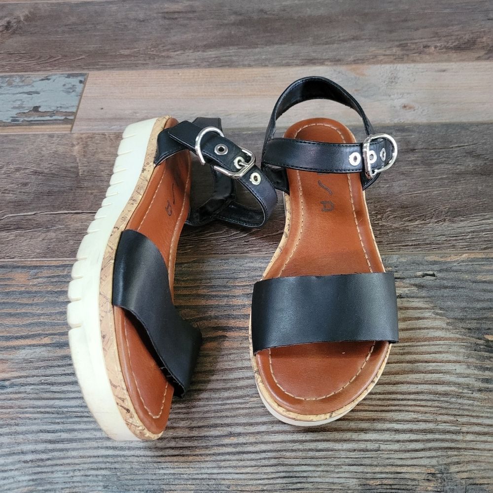 Unisa sandals sz 7 Medium - Picture 6 of 6